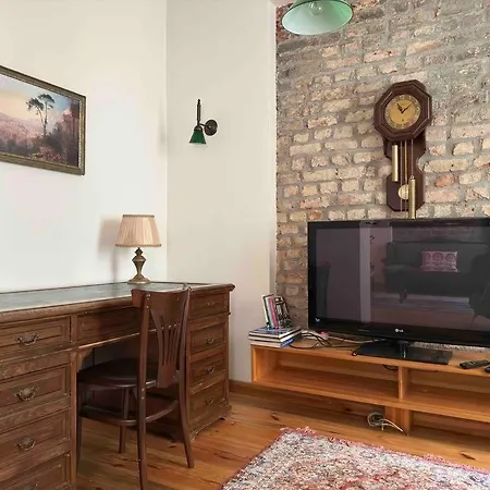 Lejlighed 2br, 2ba, 1st Floor Of Historical Building ,galata