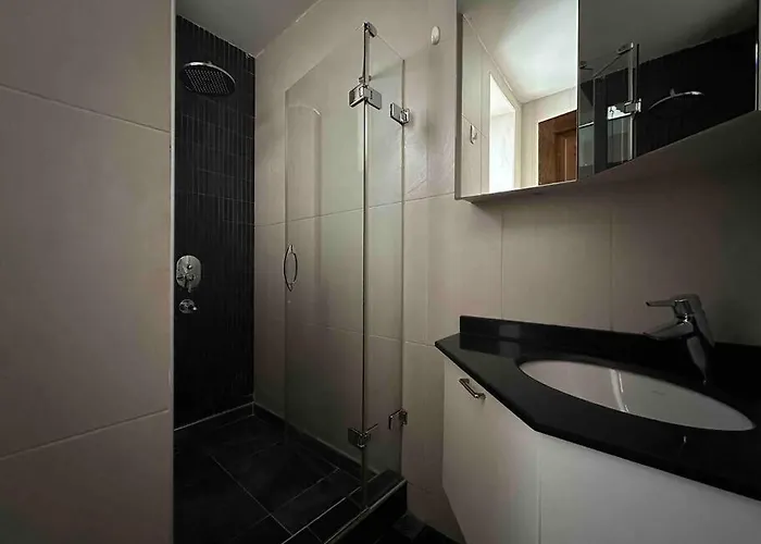 Appartement 2br, 2ba, 1st Floor Of Historical Building ,galata Istambul