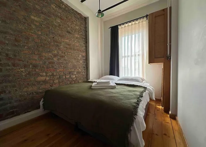 2br, 2ba, 1st Floor Of Historical Building ,galata Appartement *